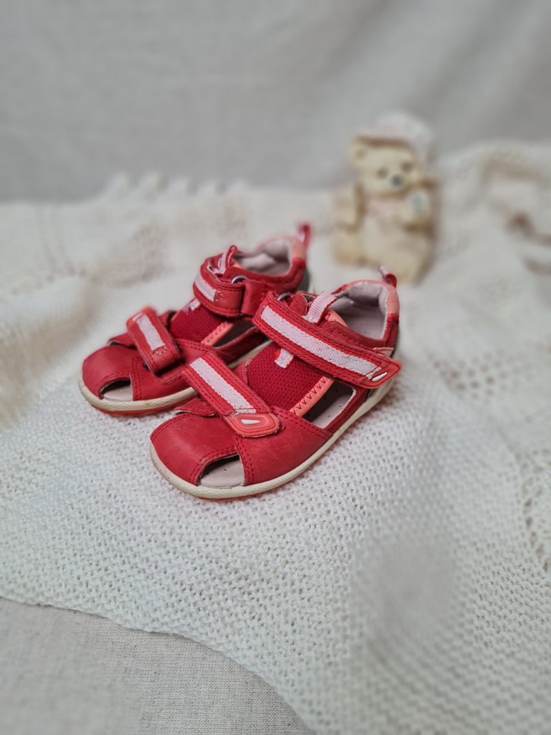 Sandalar
