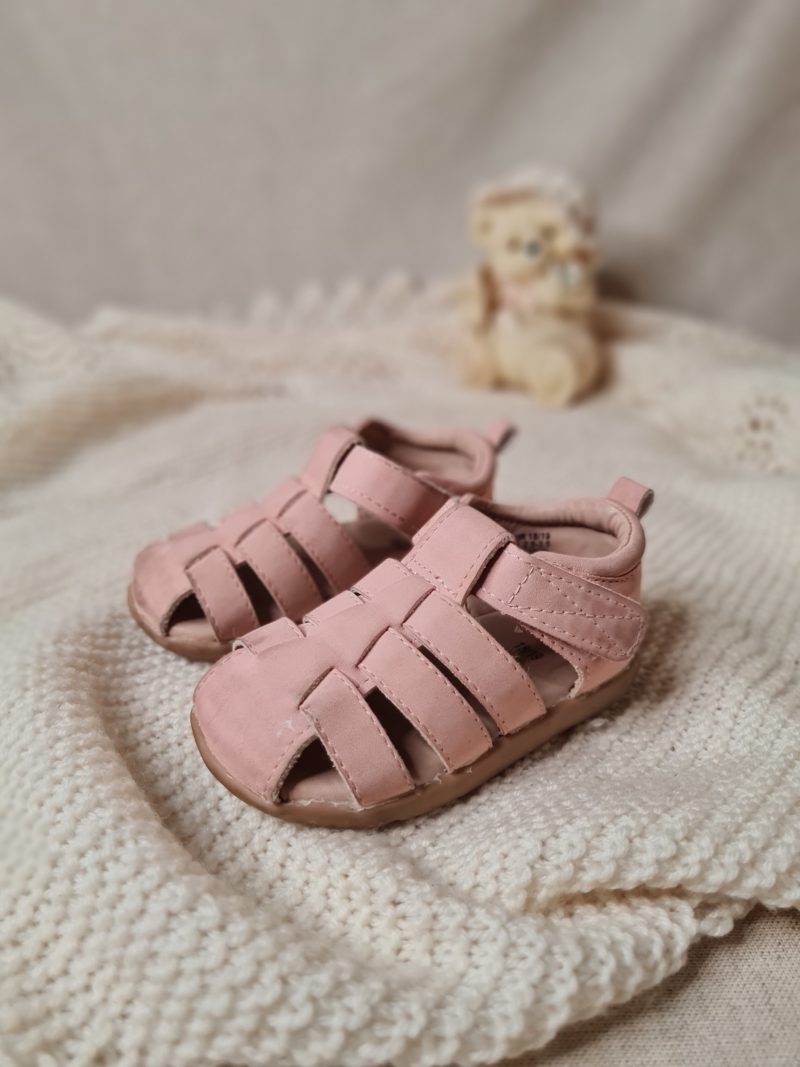 Sandalar